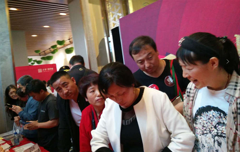 正業(yè)翡翠城首次開盤熱銷2.8億，火爆場(chǎng)面震驚葫蘆島樓市(圖4)