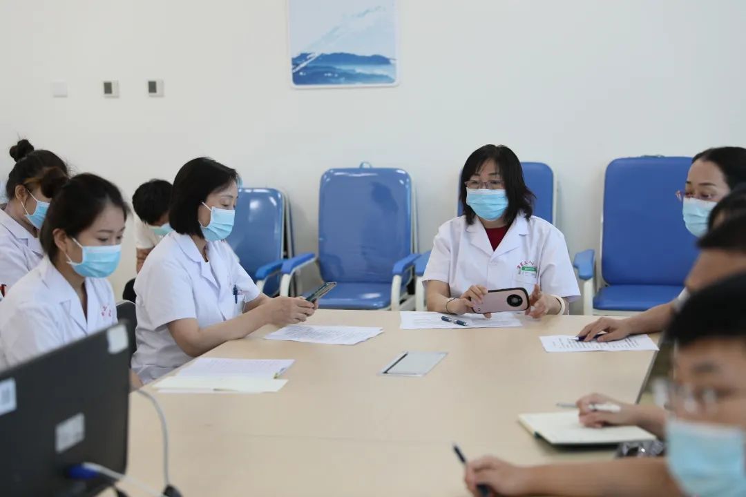 全省首家！中國醫(yī)科大學(xué)附屬第一醫(yī)院專家來“查房”，家門口享國內(nèi)優(yōu)質(zhì)醫(yī)療資源！(圖2)