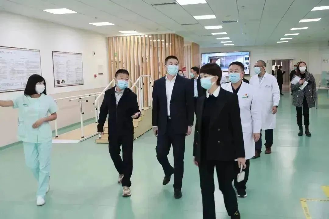 龍港區(qū)人大、區(qū)政府領(lǐng)導(dǎo)一行視察調(diào)研龍港國際醫(yī)療健康產(chǎn)業(yè)園(圖6)