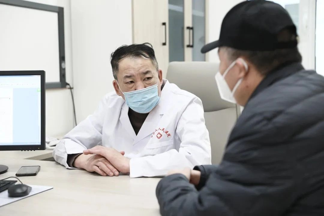 患者如潮，就診場(chǎng)面火爆！市二院著名專家診區(qū)百余位專家陸續(xù)來(lái)院出診(圖4)